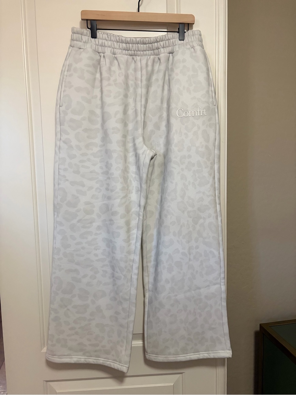 NWT 🐆🤍 Comfrt Unisex Leopard Print Wide Leg Sweatpants Loungewear 🤍🐆